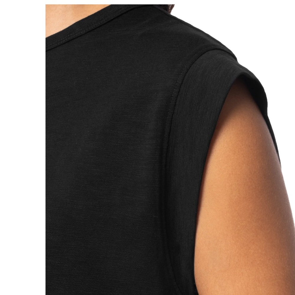 💕5/$15 Classic black Top, cap sleeve , side slit,looks great with white jeans - Picture 5 of 10